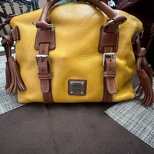 Preloved Dooney & Bourke. Corners have rubs on them and inside needs cleaning.
